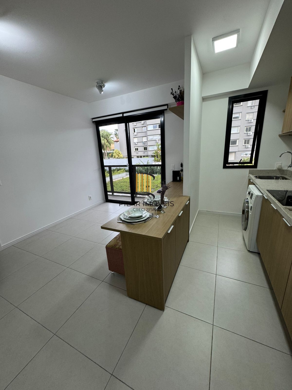 Apartamento de 42 m2 para alugar com 1 suíte, lavabo, churrasqueira e vaga no bairro Boa Vista em Porto Alegre.