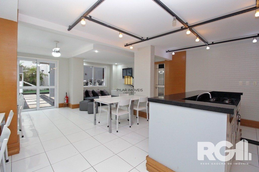 Apartamento de 1 dormitório com suíte americana, 1 vaga de garagem coberta Mobiliado e decorado.