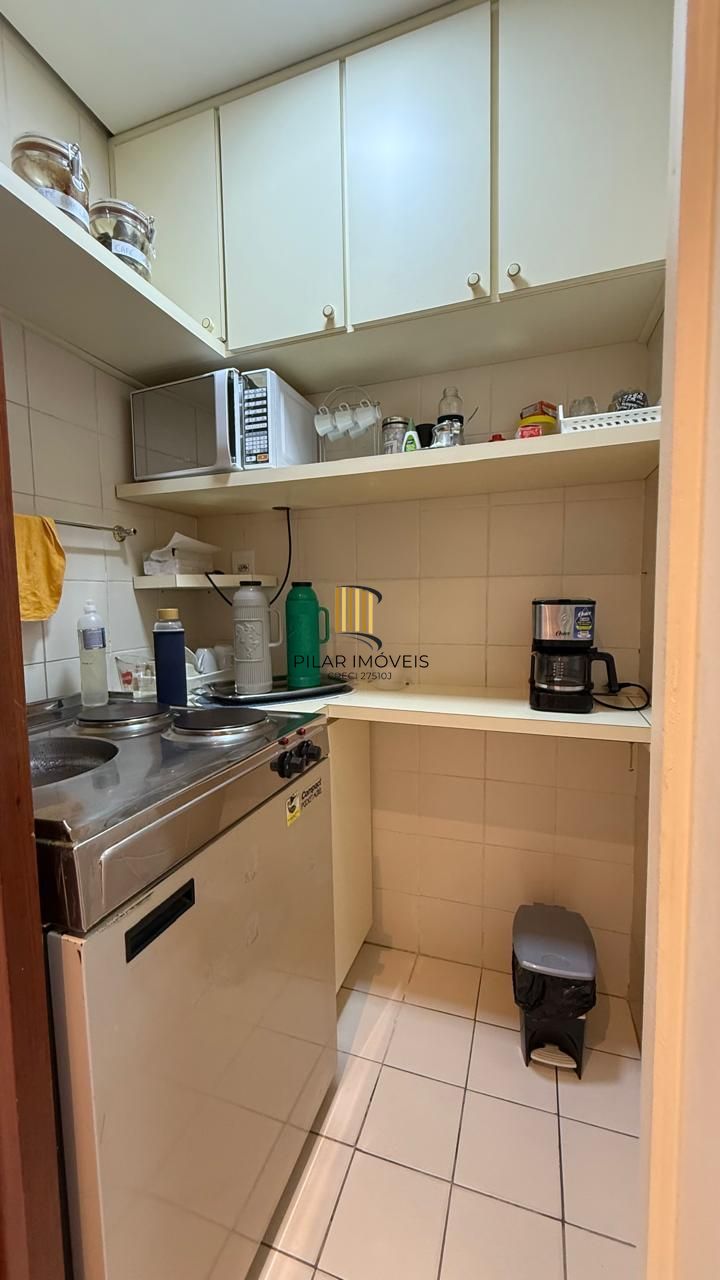 Espetacular Clínica de Cirurgia Médica toda montada à venda na Av. Carlos Gomes em Porto Alegre