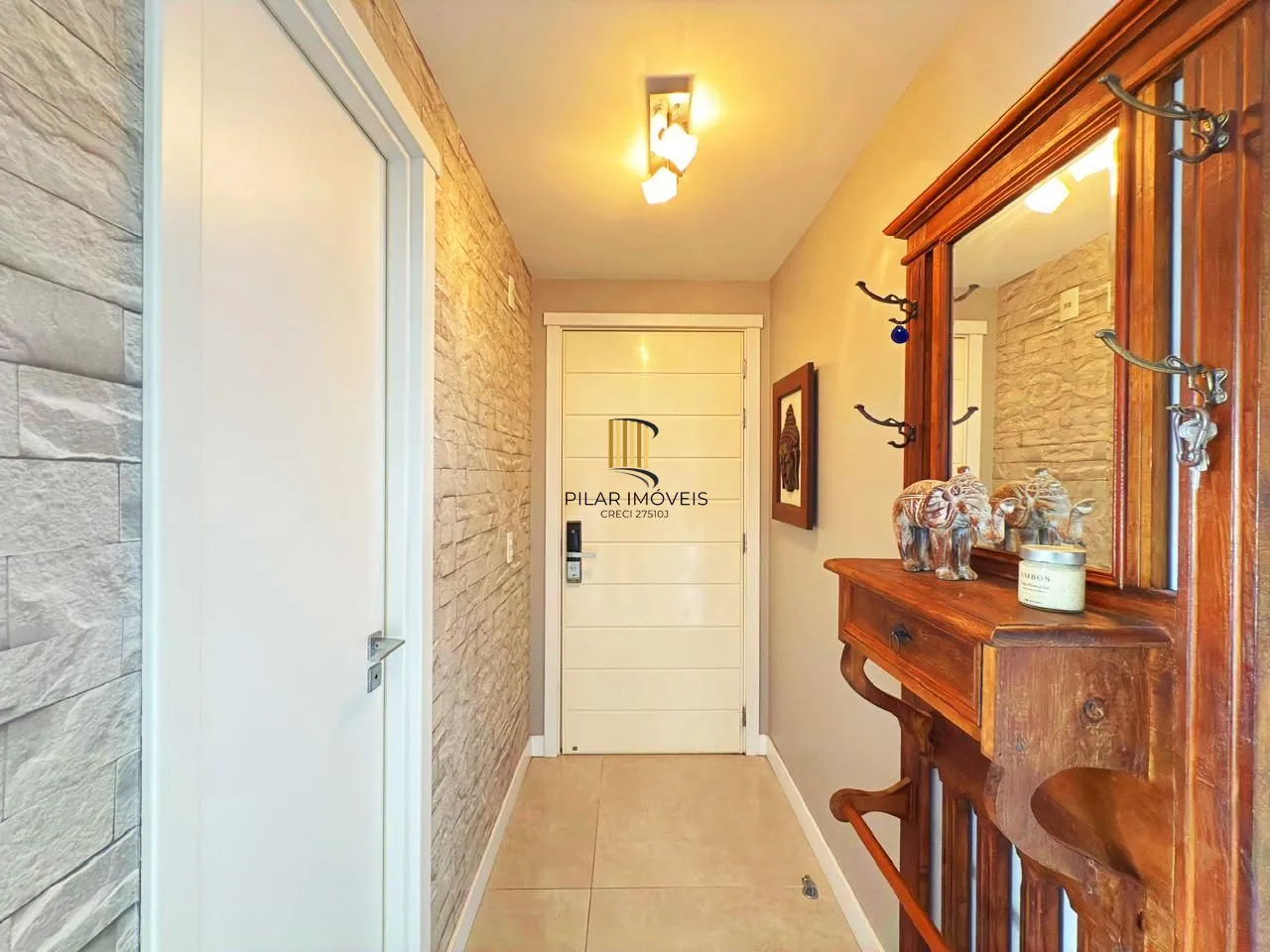 Apartamento de 3 suítes com 3 vagas, 136 m2 próximo ao Shopping Iguatemi.