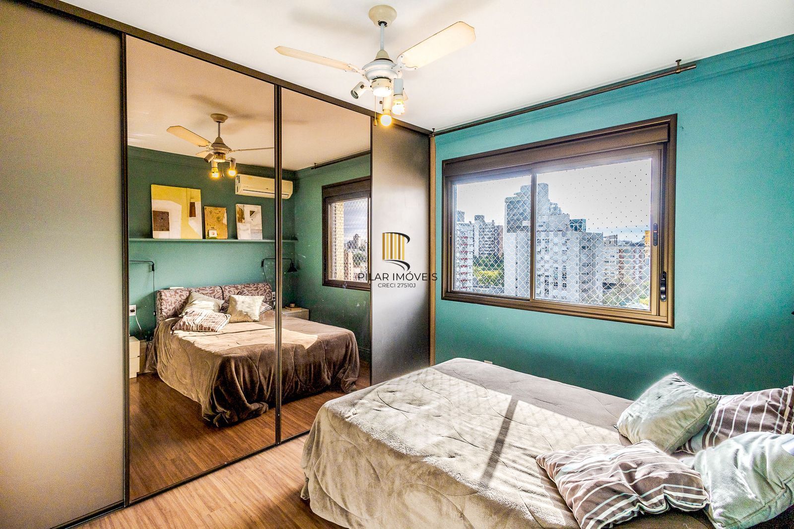 Andar alto, sol e vista definida são ponto forte deste belíssimo apartamento à venda de 3 dorm e 2 vagas indiv. cobertas no Rio Branco