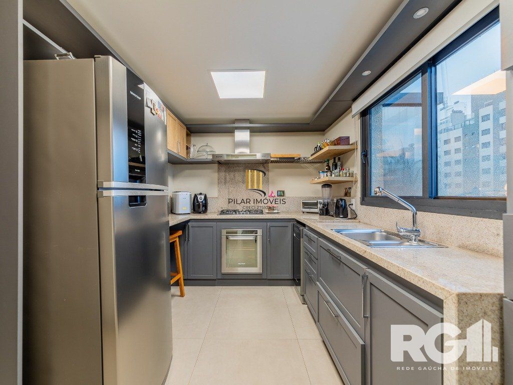 Belíssimo apartamento no Glass Aurélio andar alto,  Living com pé direito duplo,  174m² privativos finamente decorado no Moinhos de Vento