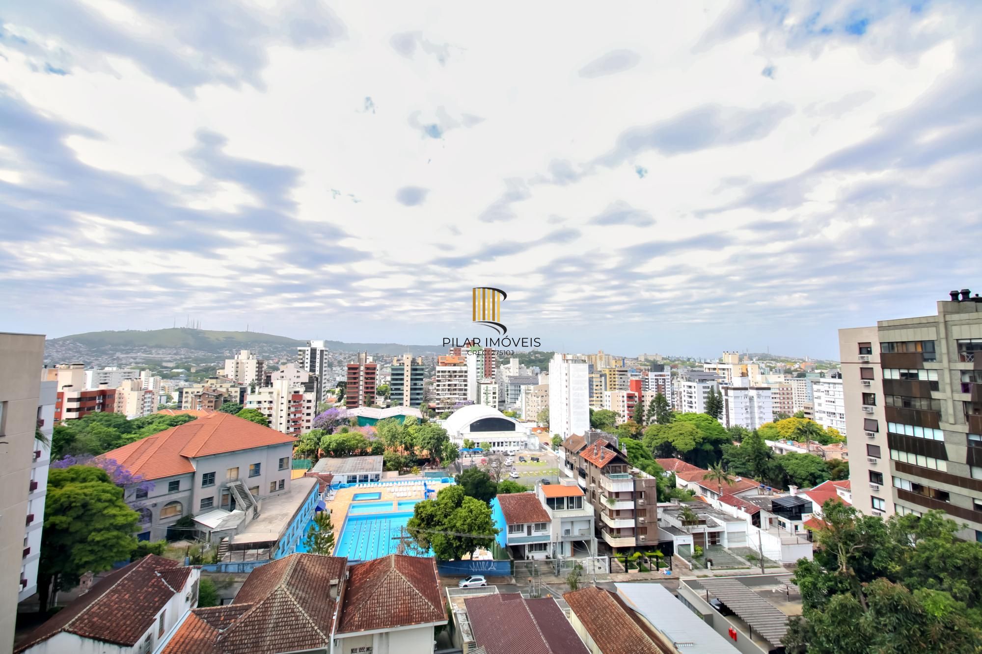 Apartamento decorado de 1 dormitório com vaga no bairro Petrópolis.