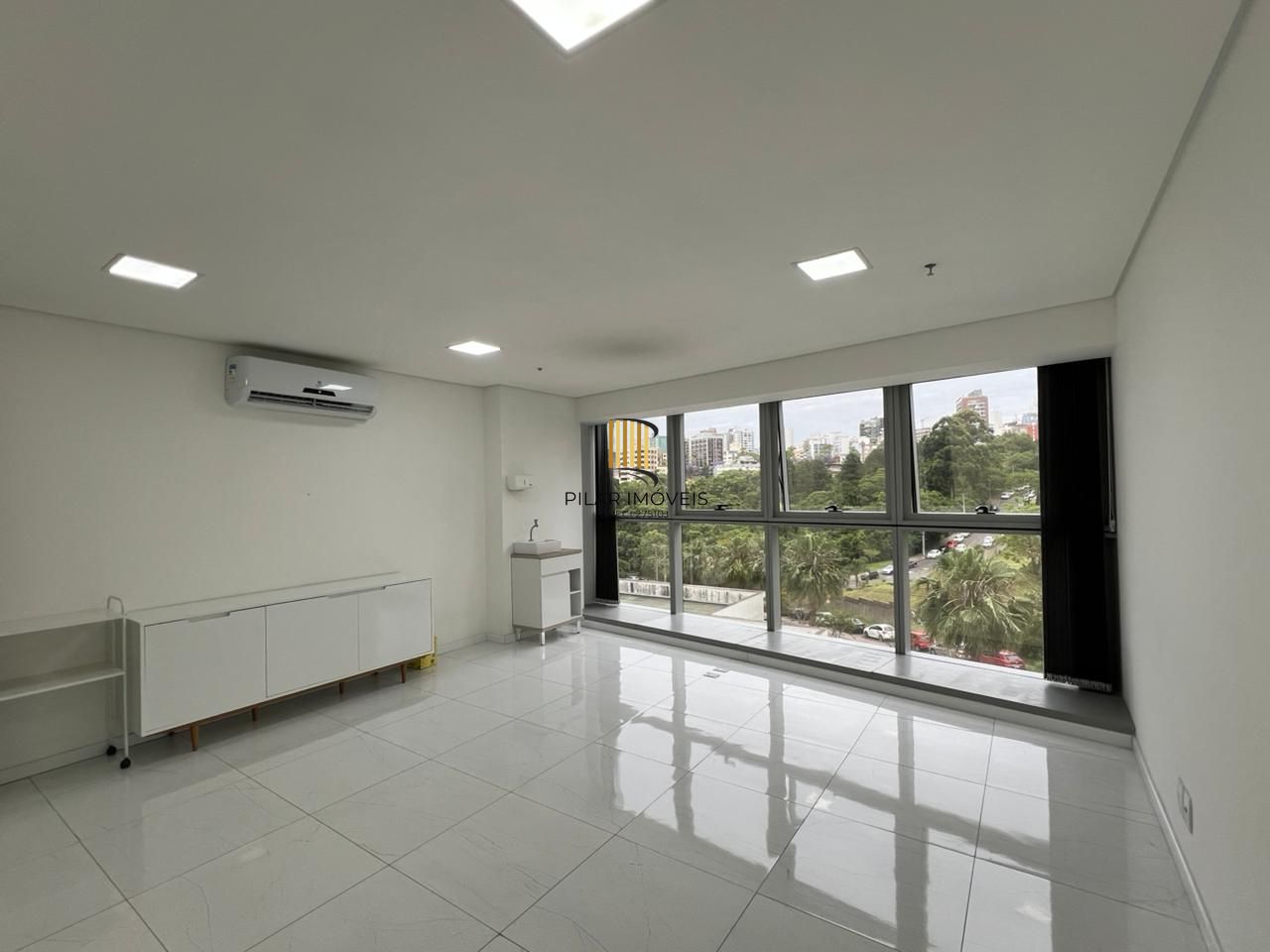 Sala comercial com 44 m2 a venda no Trend Nova Carlos Gomes.