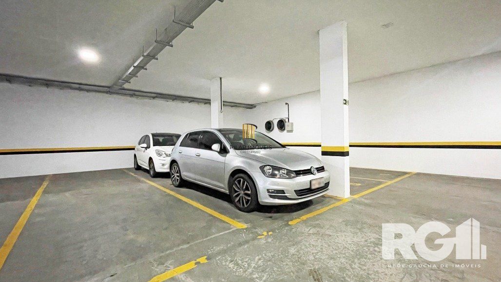 Apartamento de 72 m2 para alugar com 1 suíte, banheiro social com depósito e 2 vagas, finamente mobiliado e decorado.
