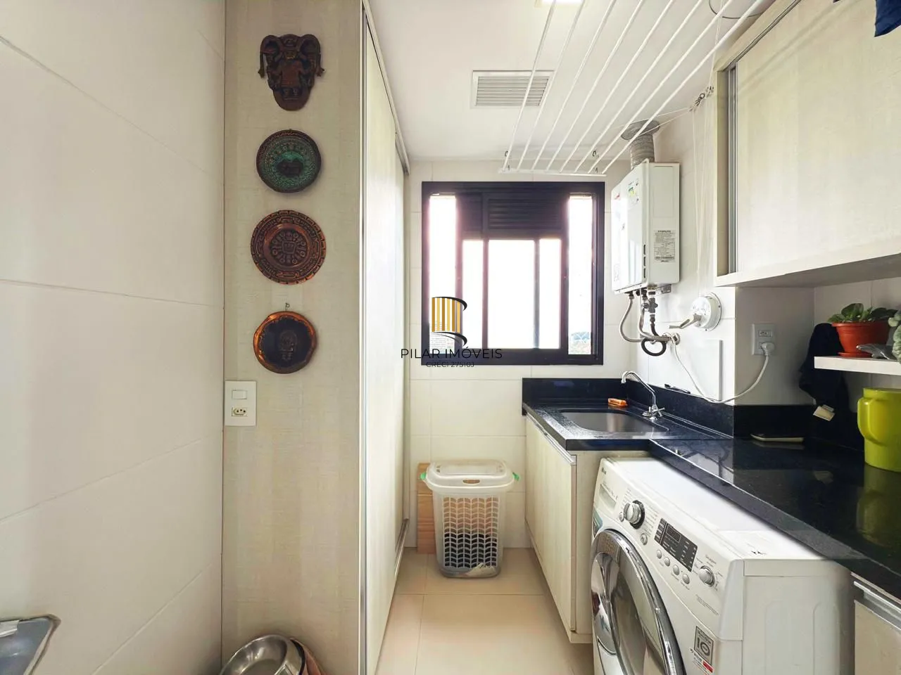 Apartamento de 3 suítes com 3 vagas, 136 m2 próximo ao Shopping Iguatemi.