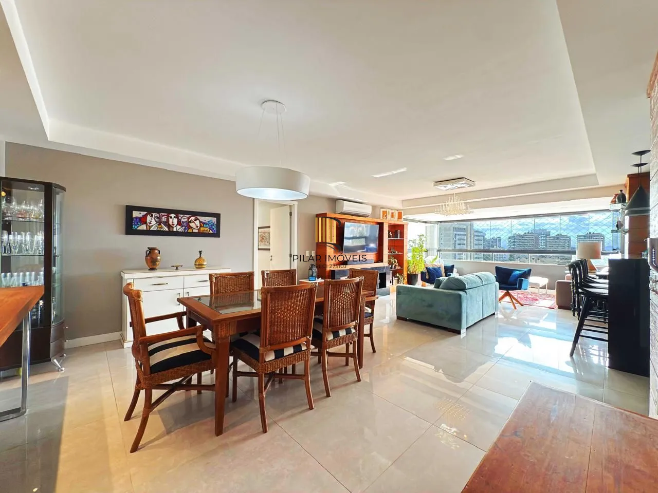 Apartamento de 3 suítes com 3 vagas, 136 m2 próximo ao Shopping Iguatemi.