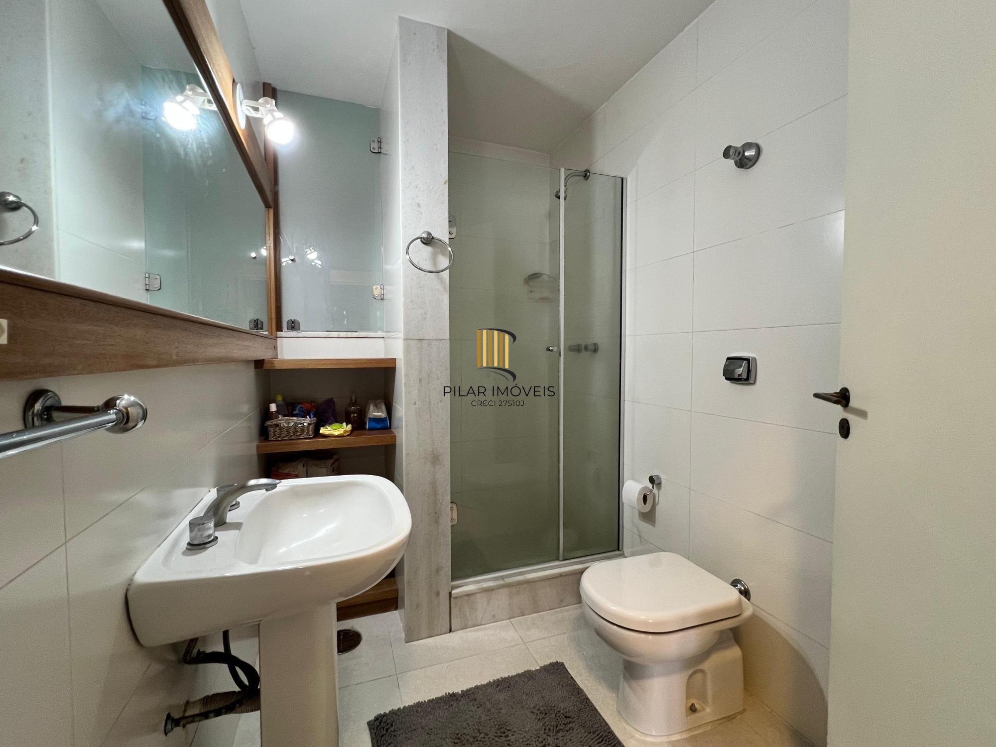 Charmoso apartamento no bairro Rio Branco, 102 m2, 3 dormitórios sendo 1 suíte, 2 vagas cobertas.