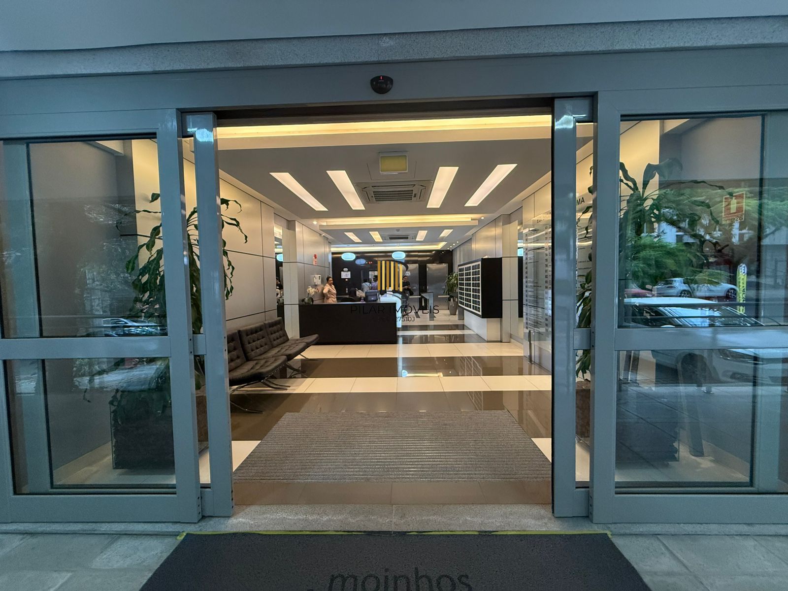 Sala comercial c/garagem coberta e depósito no Moinhos Chroma