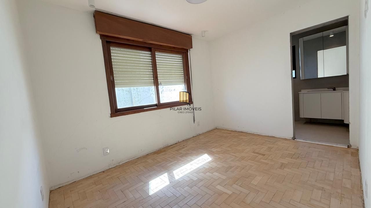 Casa semi reformada com 4 dormitórios e 4 vagas no Chácara das Pedras próx. Joao Wallig.