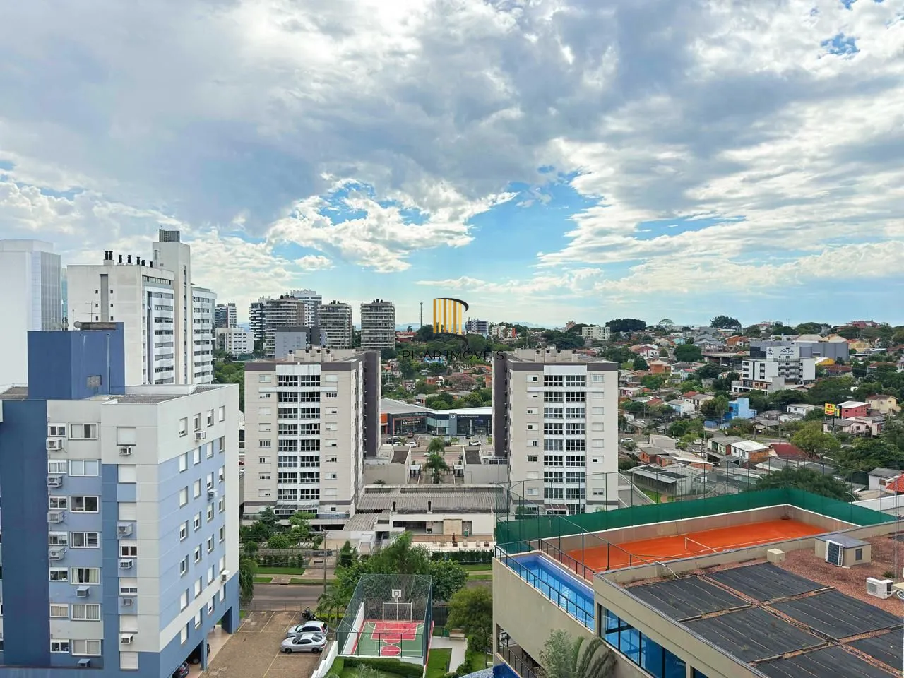 Apartamento de 3 suítes com 3 vagas, 136 m2 próximo ao Shopping Iguatemi.