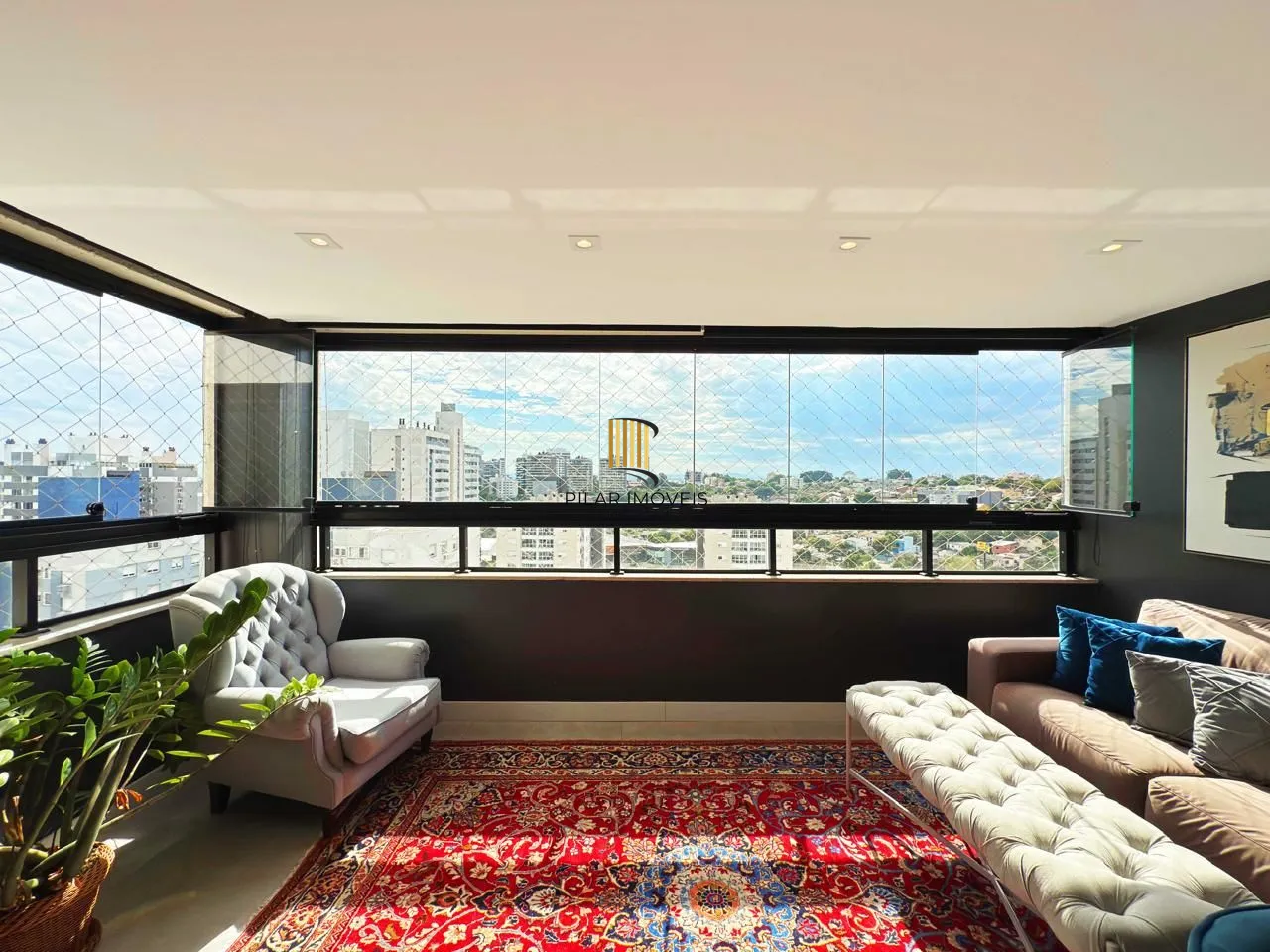 Apartamento de 3 suítes com 3 vagas, 136 m2 próximo ao Shopping Iguatemi.