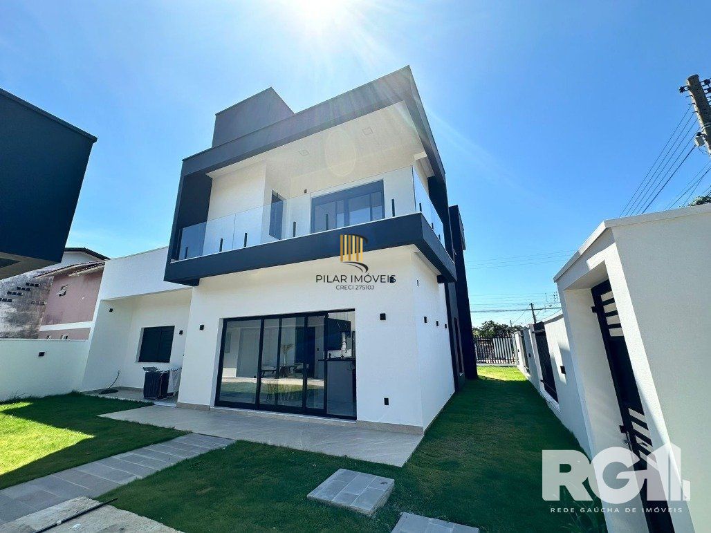 Casa de alto padrão a venda, totalmente mobiliada, com 2 dormitórios, 1 suite e 2 vagas no centro de Nova Santa Rita.