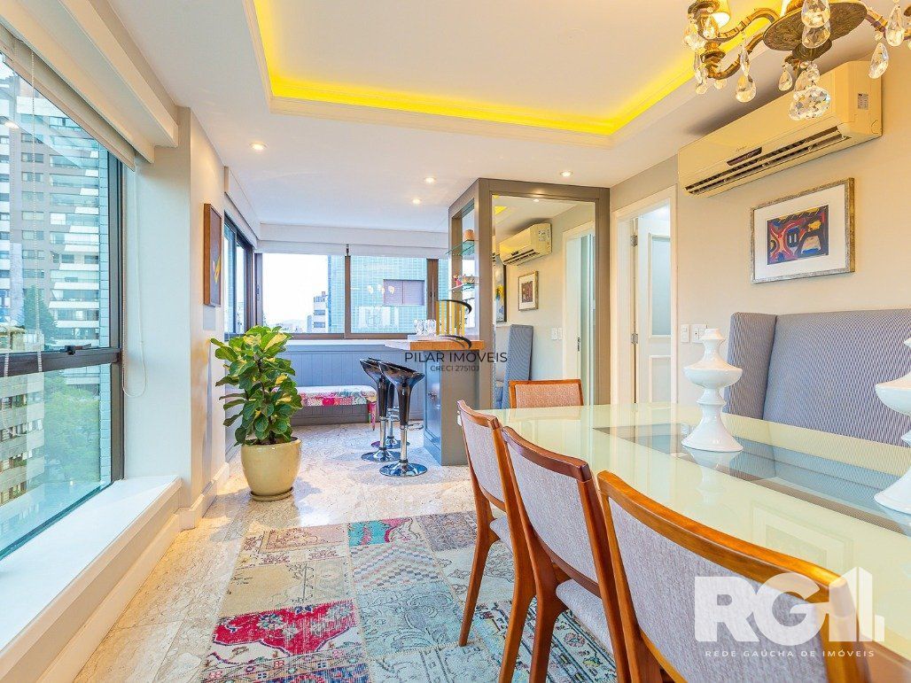 Apartamento semimobiliado, 167 m², 3 suítes e 3 vagas de garagem no bairro Bela Vista.