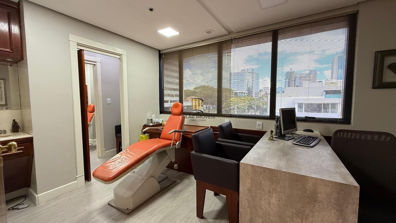 Espetacular Clínica de Cirurgia Médica toda montada à venda na Av. Carlos Gomes em Porto Alegre