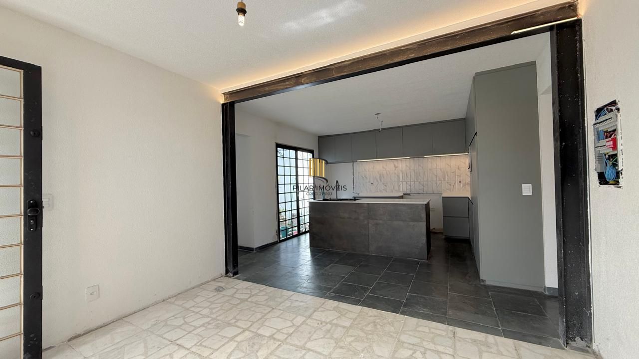 Casa semi reformada com 4 dormitórios e 4 vagas no Chácara das Pedras próx. Joao Wallig.