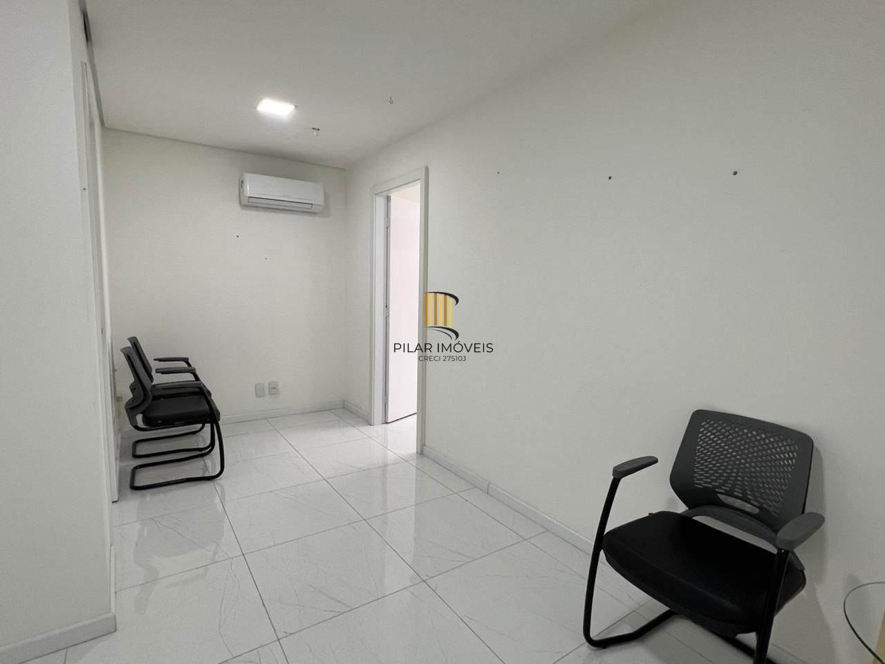 Sala comercial com 44 m2 a venda no Trend Nova Carlos Gomes.