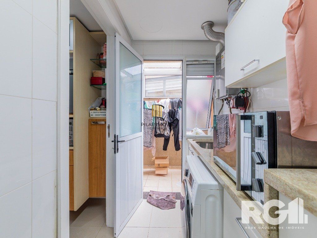 EXCLUSIVIDADE  Belíssima casa de 4 suítes + gabinete no condomínio fechado Terra Mater com vista exuberante para o bosque, próximo da portaria e infraestrutura.