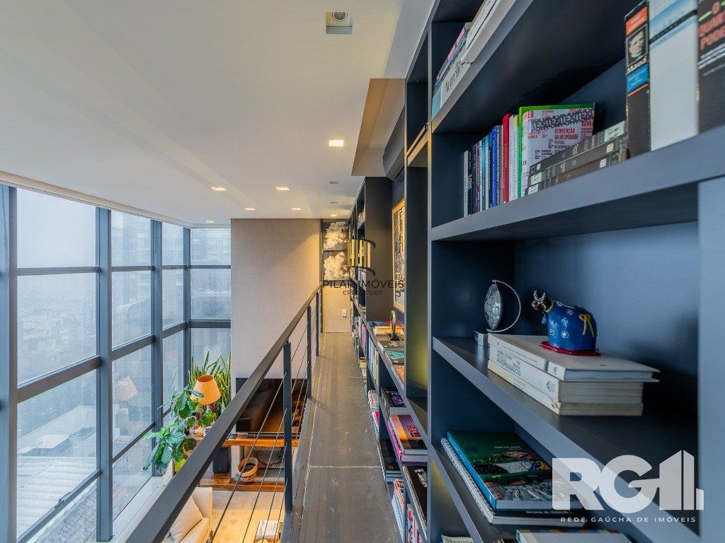 Belíssimo apartamento no Glass Aurélio andar alto,  Living com pé direito duplo,  174m² privativos finamente decorado no Moinhos de Vento