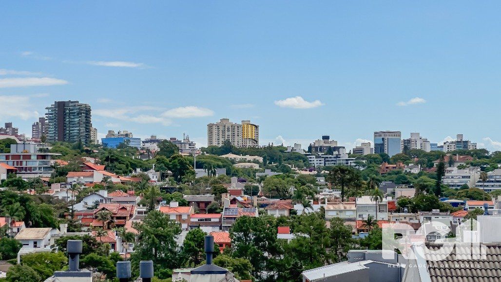 Linda casa de 282 m2 com 4 dormitórios, sendo 3 suítes e a suíte master no Chácara das Pedras.