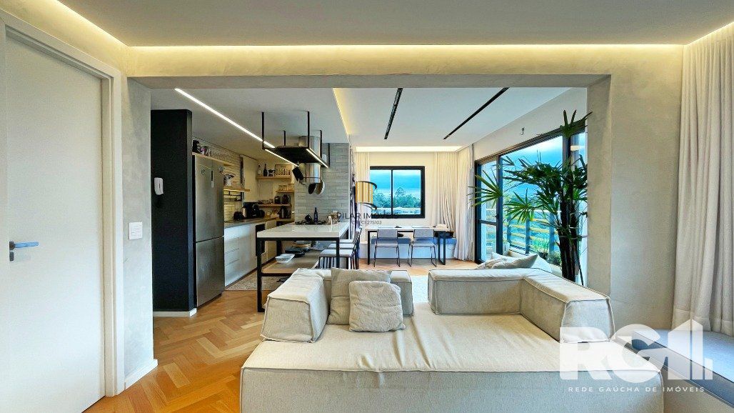 Apartamento de 72 m2 para alugar com 1 suíte, banheiro social com depósito e 2 vagas, finamente mobiliado e decorado.