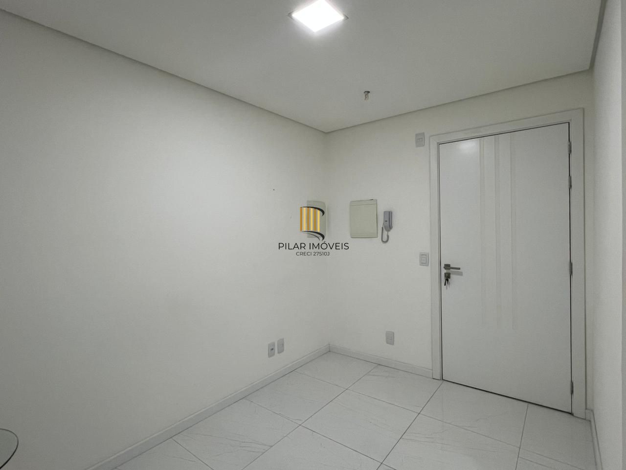 Sala comercial com 44 m2 a venda no Trend Nova Carlos Gomes.