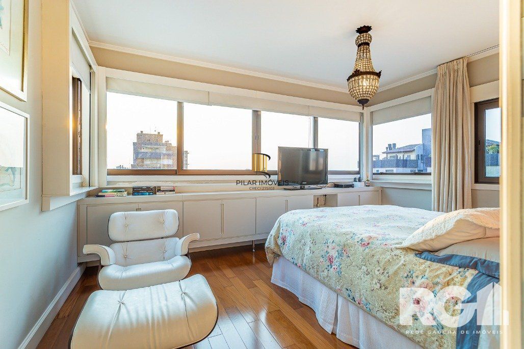 Apartamento semimobiliado, 167 m², 3 suítes e 3 vagas de garagem no bairro Bela Vista.