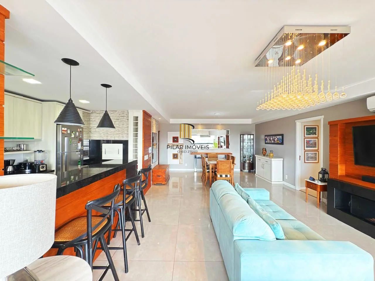 Apartamento de 3 suítes com 3 vagas, 136 m2 próximo ao Shopping Iguatemi.