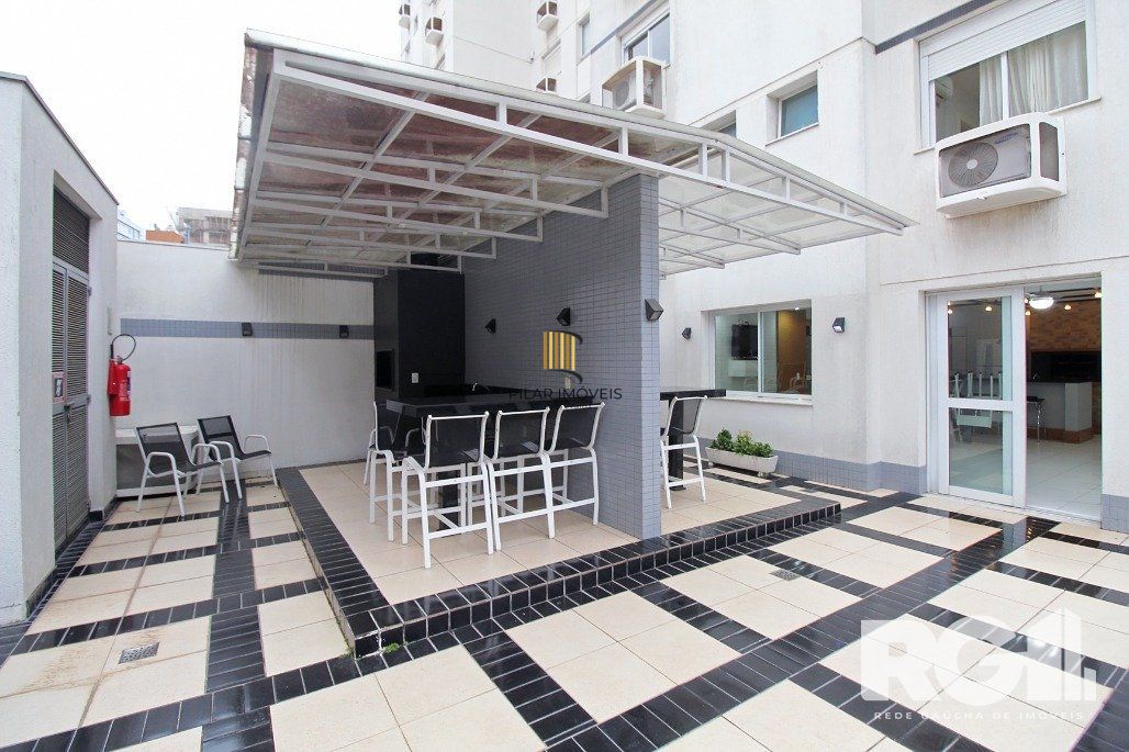 Apartamento de 1 dormitório com suíte americana, 1 vaga de garagem coberta Mobiliado e decorado.