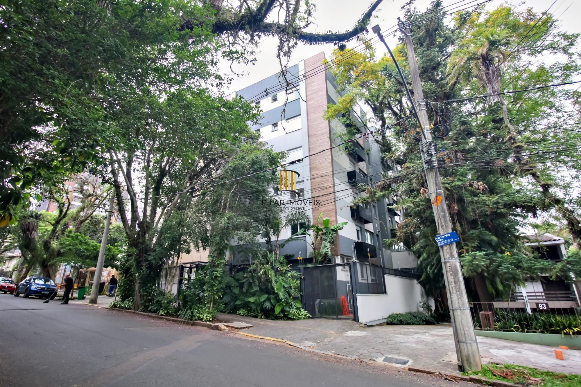 Apartamento decorado de 1 dormitório com vaga no bairro Petrópolis.