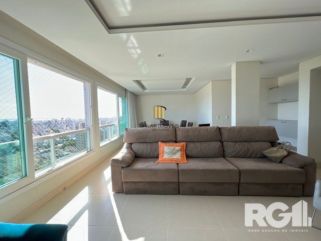 Espetacular apartamento para ALUGAR mobiliado com eletrodomésticos, 3 dormitórios, 2 vagas cobertas, infra completa no coração do Bairro Petrópolis.