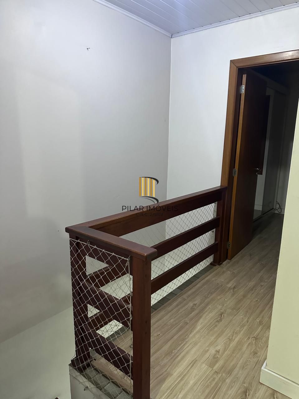 Sobrado localizado no bairro Mato Grande, c/2 dormitórios, living, cozinha e um aconchegante espaço gourmet c/ churrasqueira para reunir familia e amigos.