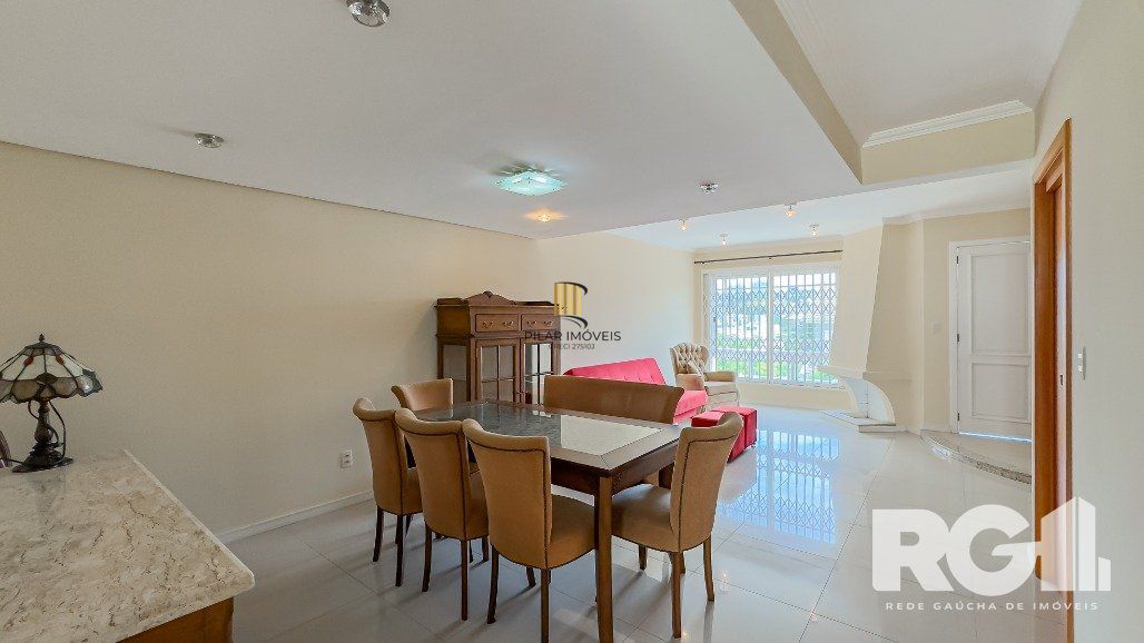 Linda casa de 282 m2 com 4 dormitórios, sendo 3 suítes e a suíte master no Chácara das Pedras.
