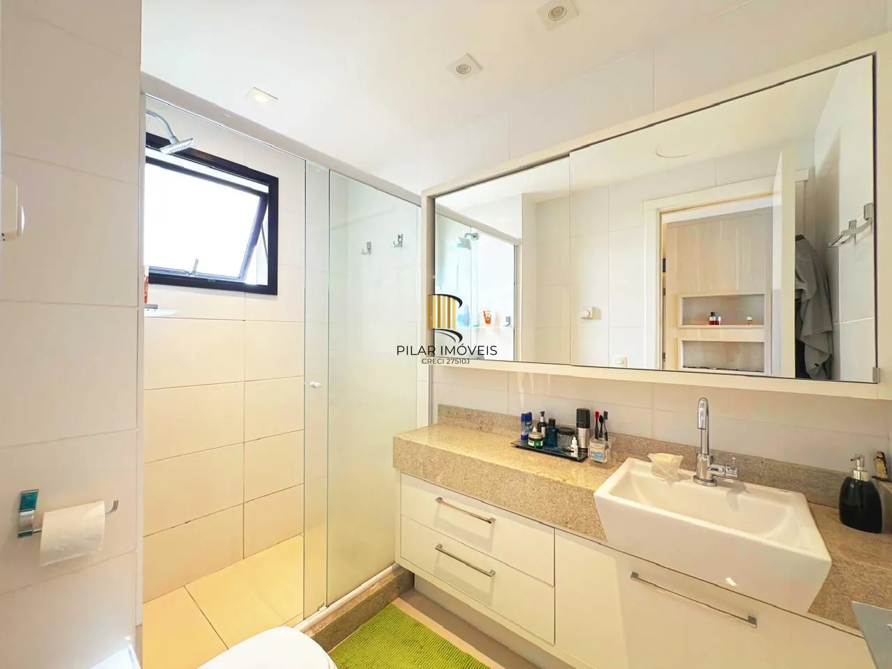 Apartamento de 3 suítes com 3 vagas, 136 m2 próximo ao Shopping Iguatemi.