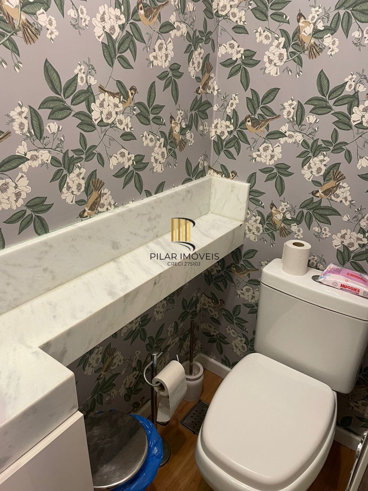 Apartamento à VENDA, com ótima planta de 137 m² privativos, 3 SUÍTES, 2 vagas, em um condominio com INFRAESTRUTURA DE RESORT, bairro RIO BRANCO.