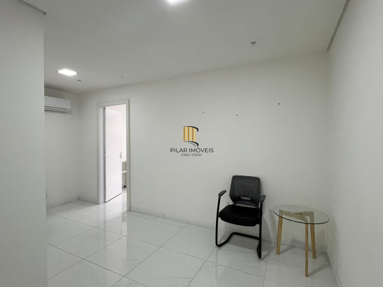 Sala comercial com 44 m2 a venda no Trend Nova Carlos Gomes.