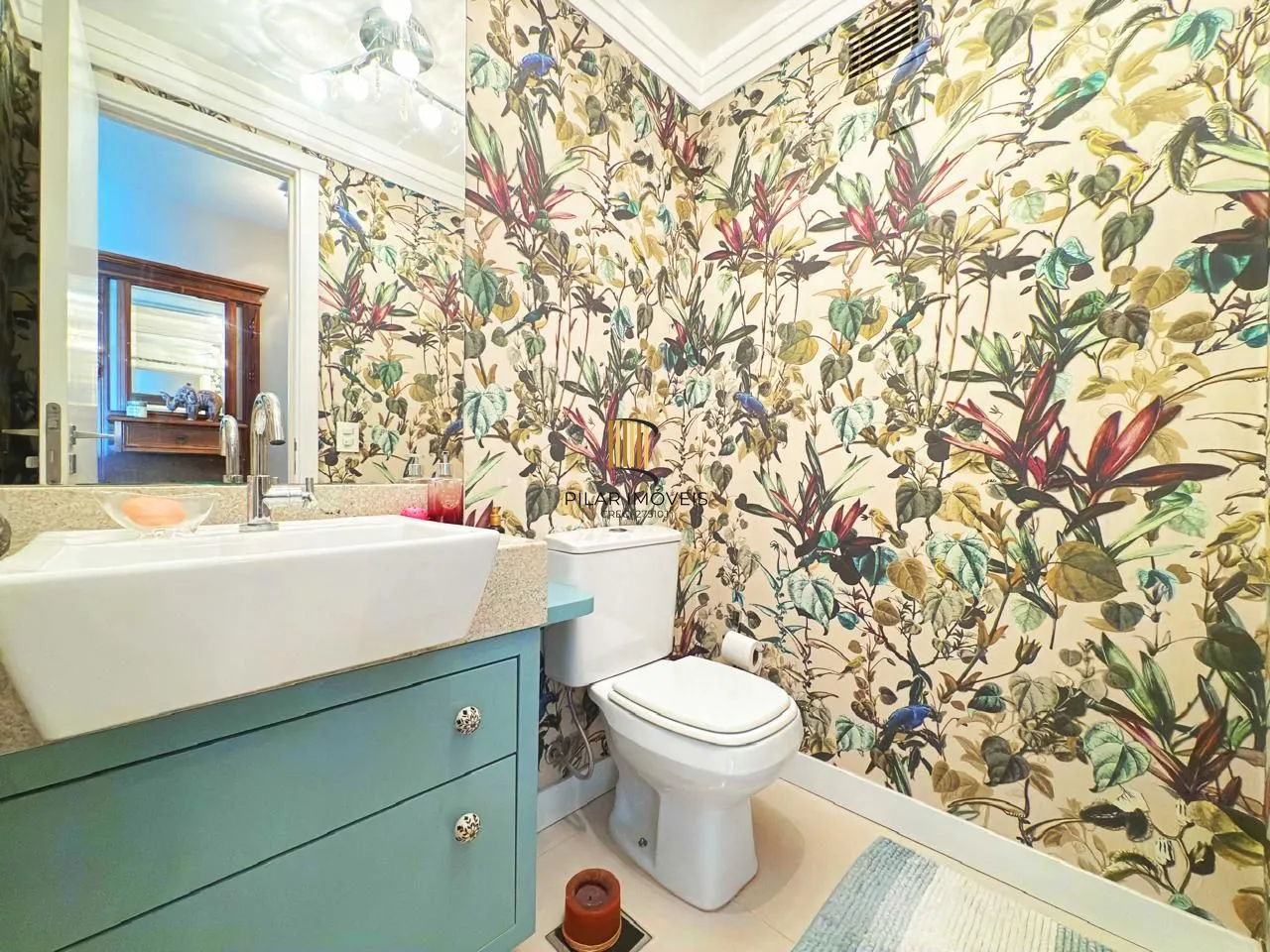 Apartamento de 3 suítes com 3 vagas, 136 m2 próximo ao Shopping Iguatemi.