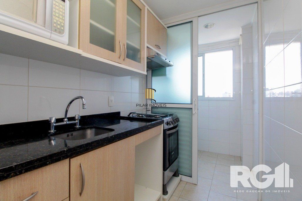 Apartamento de 1 dormitório com suíte americana, 1 vaga de garagem coberta Mobiliado e decorado.