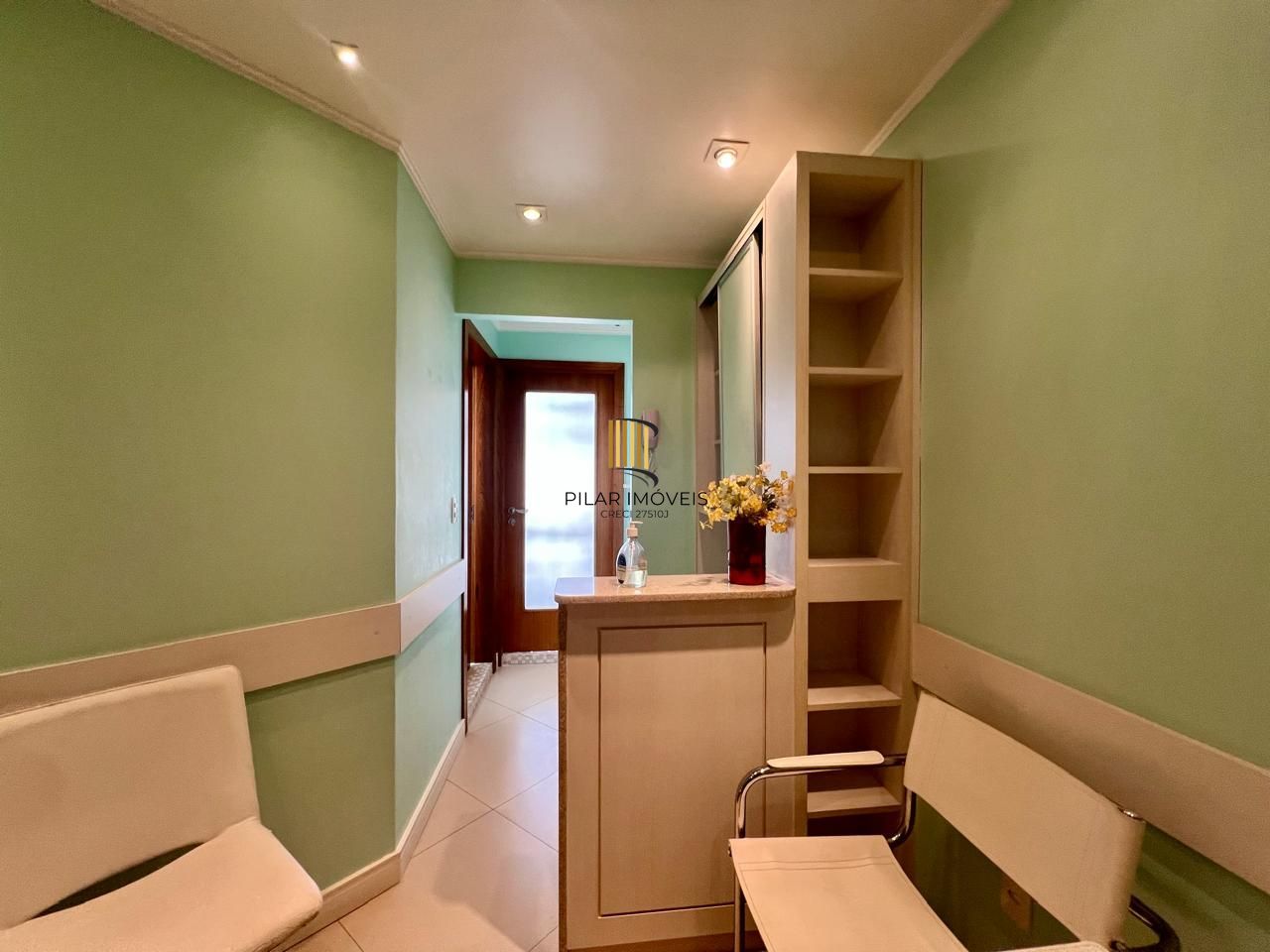 Clínica Odontológica mobiliada e equipada, 38 m2 com 2 vagas individuais na Av. Vinte e Quatro de Outubro