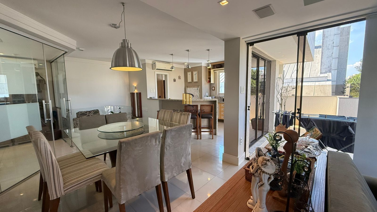 COBERTURA À VENDA c/ 168m2, 3 dormitórios, 1 suíte, 2 vagas de garagem, Passo da Areia, Porto Alegre !!