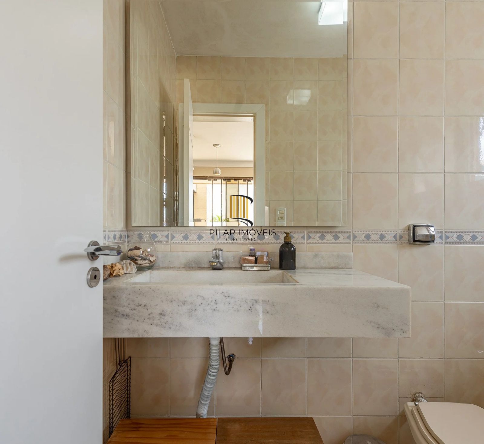 COBERTURA À VENDA c/ 168m2, 3 dormitórios, 1 suíte, 2 vagas de garagem, Passo da Areia, Porto Alegre !!