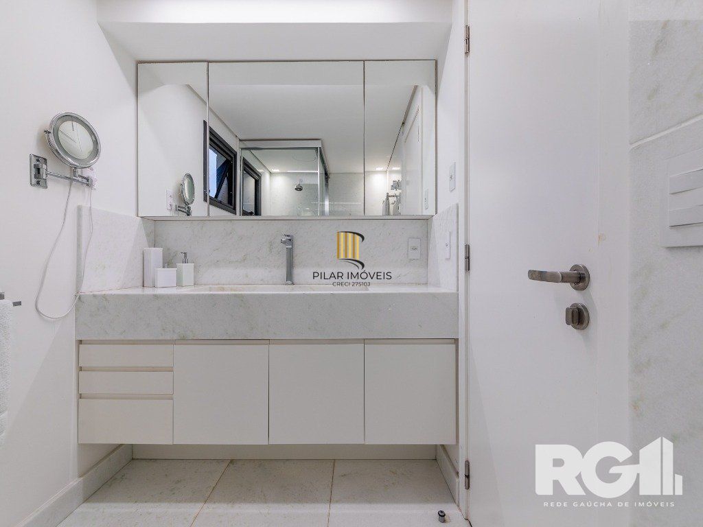 Belíssimo apartamento no Glass Aurélio andar alto,  Living com pé direito duplo,  174m² privativos finamente decorado no Moinhos de Vento