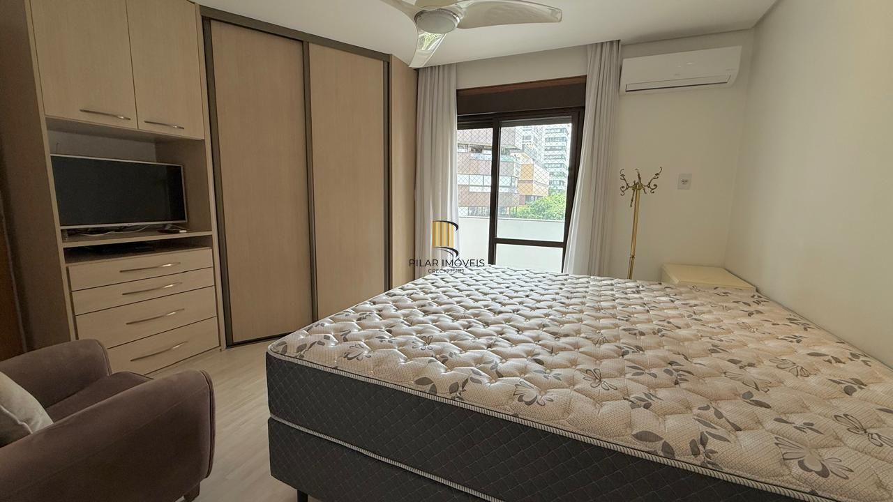 Apartamento a venda de 105 m2 2 dormitórios sendo 1 suíte e 2 vagas individuais no bairro Petrópolis.