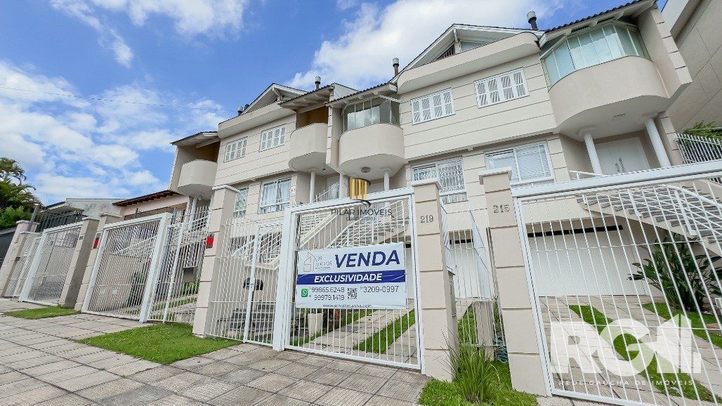 Linda casa de 282 m2 com 4 dormitórios, sendo 3 suítes e a suíte master no Chácara das Pedras.