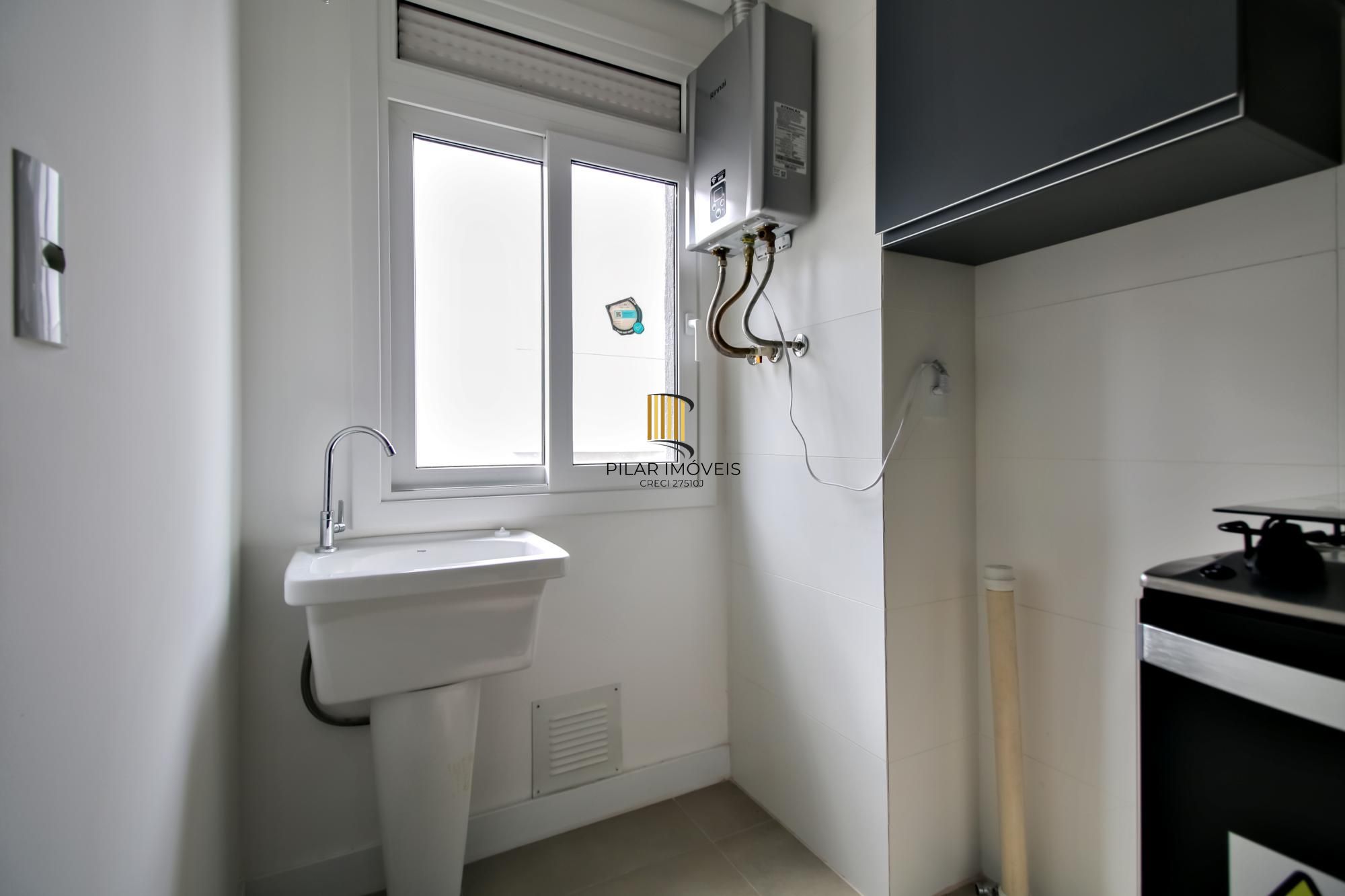 Apartamento decorado de 1 dormitório com vaga no bairro Petrópolis.