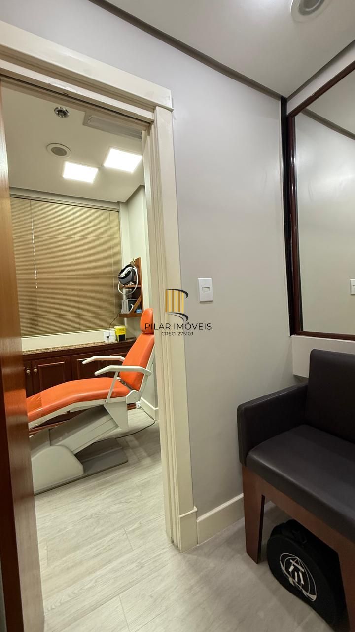 Espetacular Clínica de Cirurgia Médica toda montada à venda na Av. Carlos Gomes em Porto Alegre