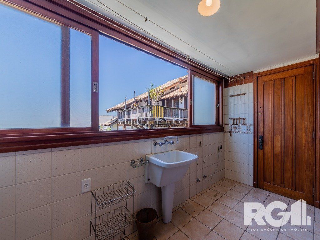Apartamento clássico no bairro Rio Branco, 3 dormitórios, 1 suíte com closet e 2 vagas.