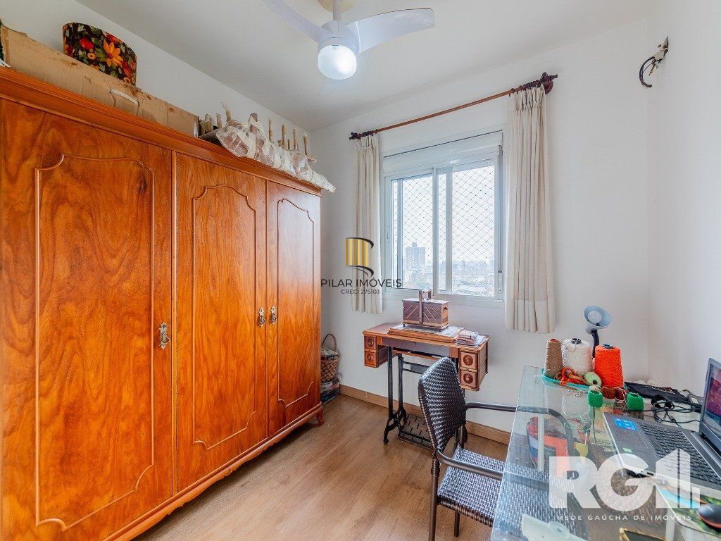 Apartamento de 65 m2 com 3 dormitórios sendo 1 suíte e 1 vaga no bairro Azenha.