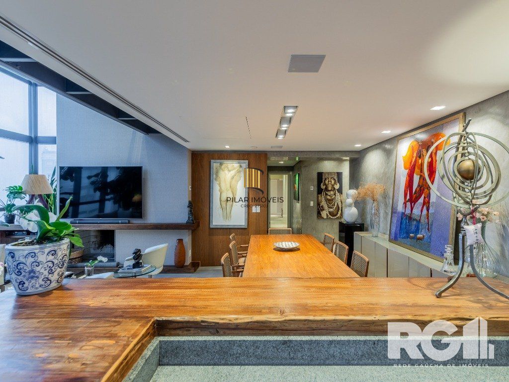 Belíssimo apartamento no Glass Aurélio andar alto,  Living com pé direito duplo,  174m² privativos finamente decorado no Moinhos de Vento