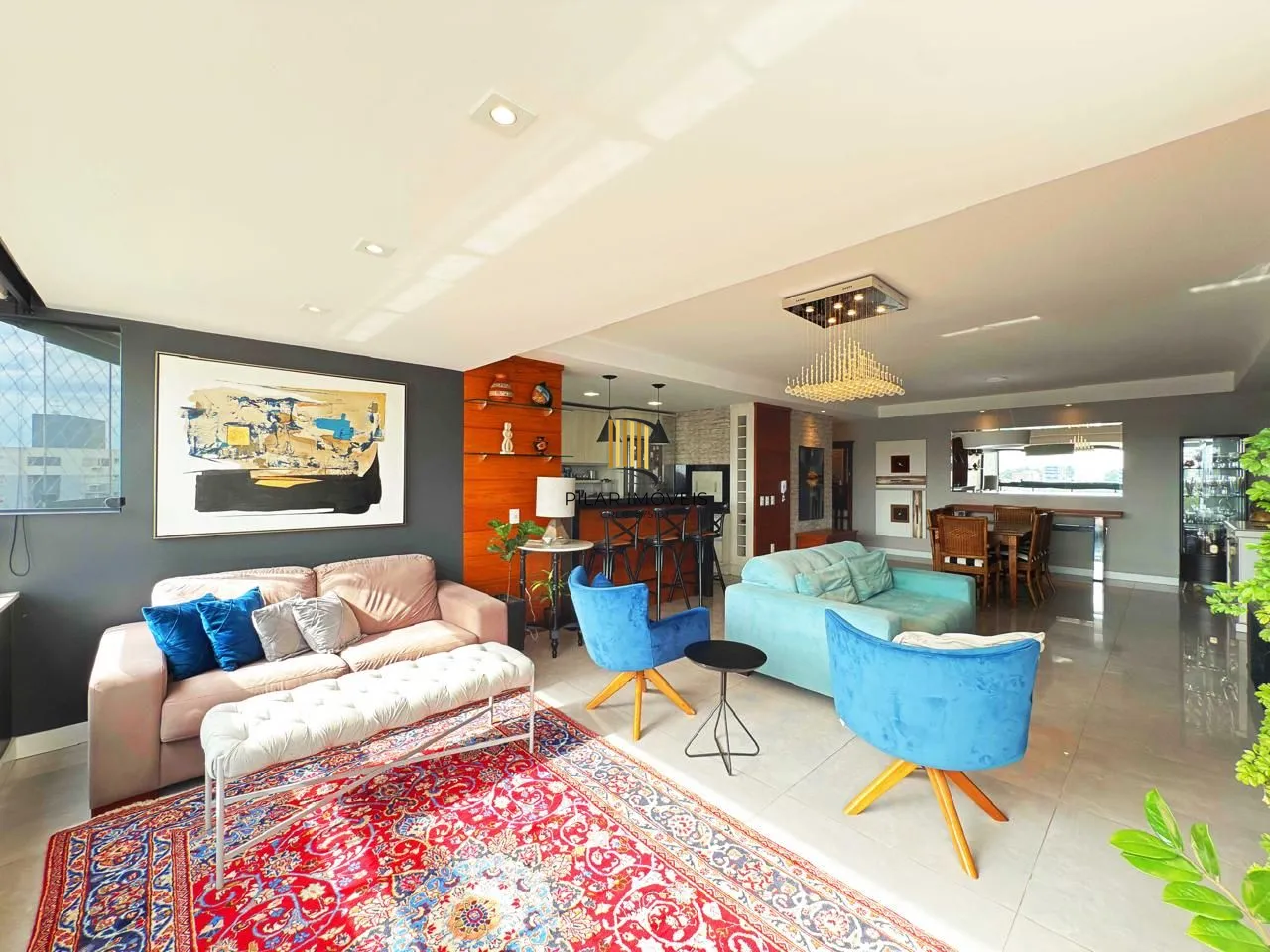 Apartamento de 3 suítes com 3 vagas, 136 m2 próximo ao Shopping Iguatemi.